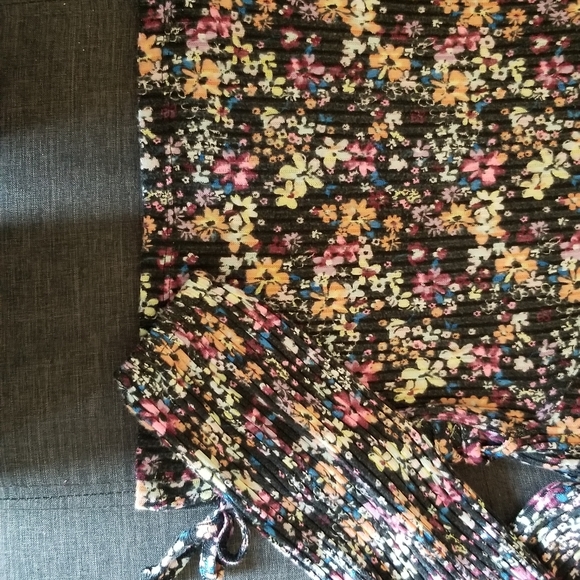 Justice (teen) floral top- size large. - Picture 7 of 7